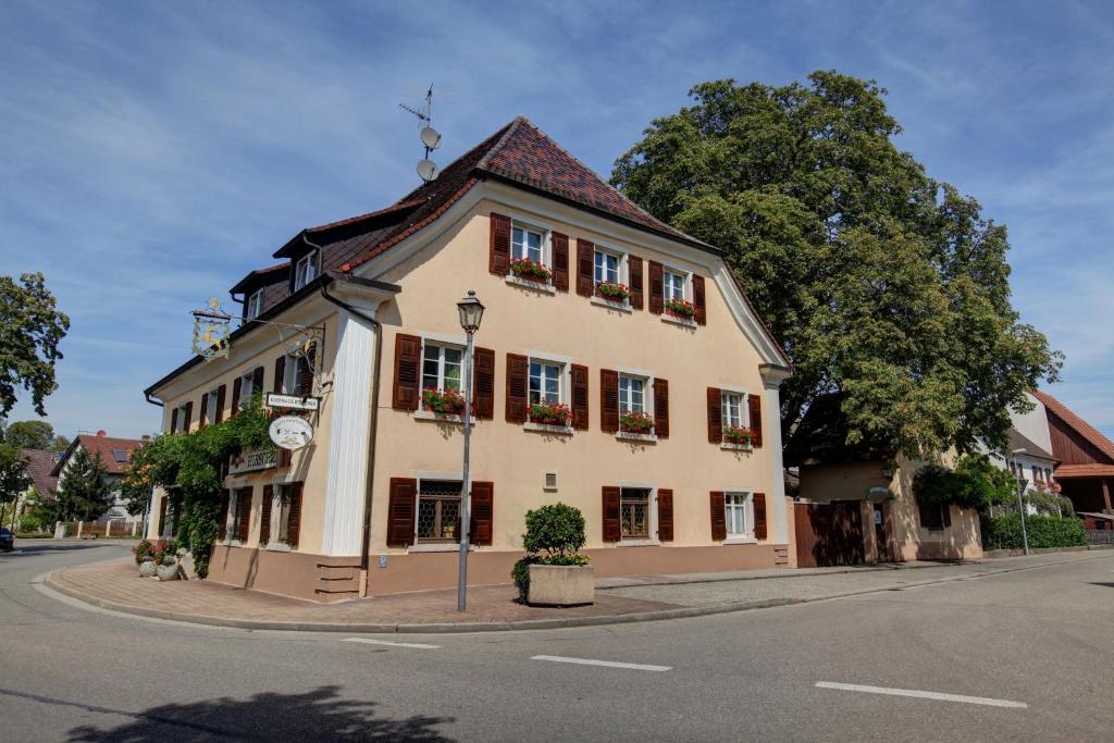 Oberrimsingen Gasthaus Zum Hirschen מראה חיצוני תמונה